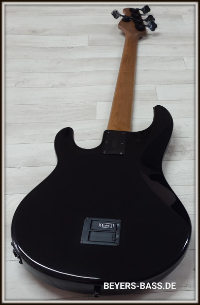 Sterling by Music Man Dark Ray 5, Black